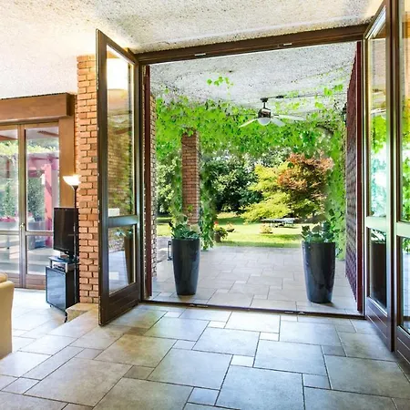 Villa Pina 8&2, Emma Cornate d'Adda